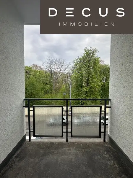 straßenseitige Loggia