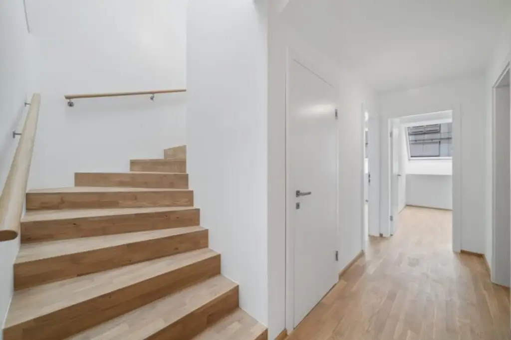 ERSTBEZUG ! Schöne 112,4 m² Dachwohnung in einem hochwertig saniertem Gebäude (Top 24)