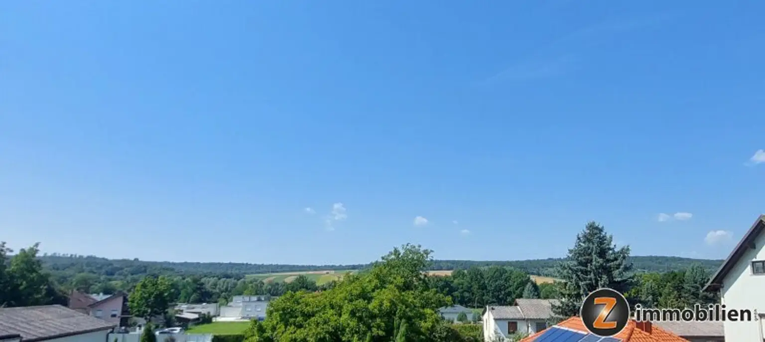 Großzügiges Einfamilienhaus mit idyllischen Garten