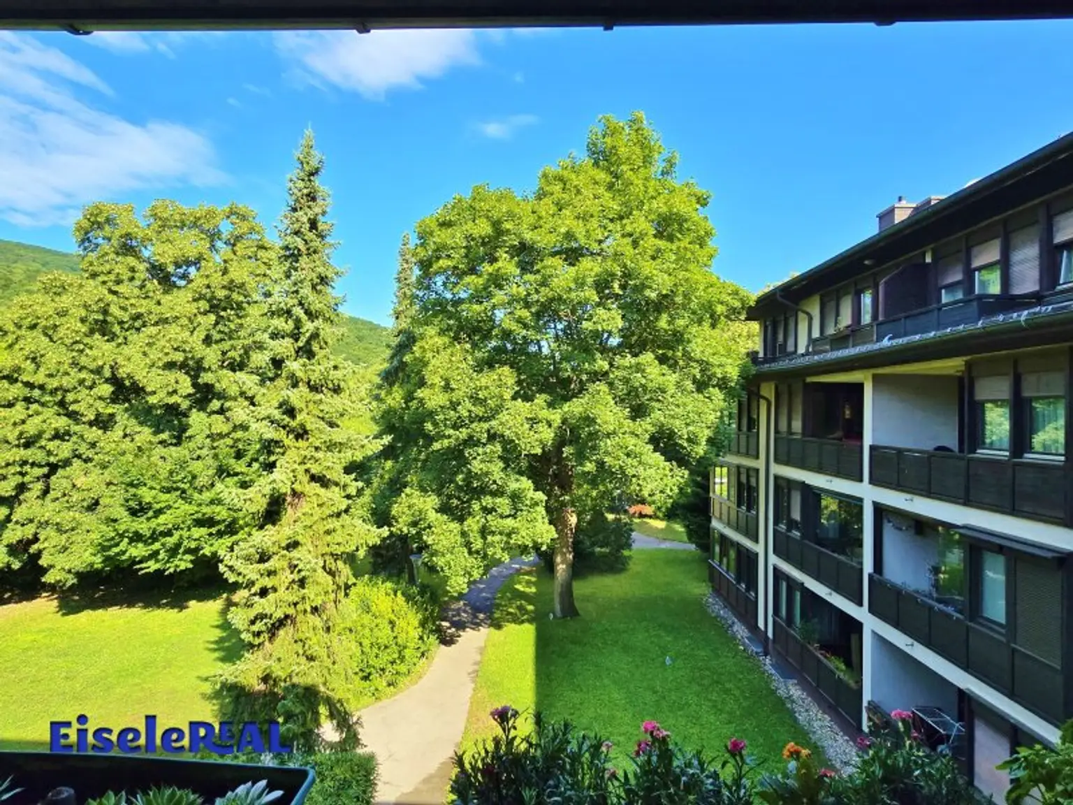 3 Zimmer – Loggia - Garage - Renovierungsbedarf