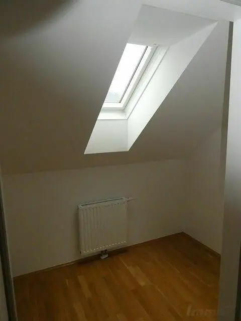 Provisionsfreie zweieinhalb Zimmerwohnung mit ruhigen Innenhofbalkon zwischen Dietrichsteinplatz und TU