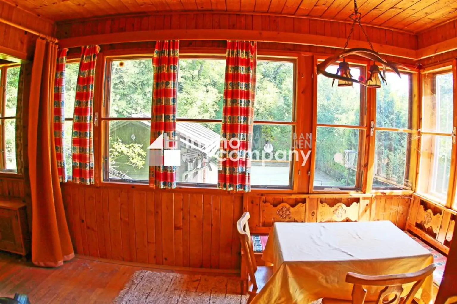 Renovierungsbedürftiges Landhaus mit Pool , Grundfläche 1.594 m² Renovierung und Schönheitsreparaturen sind erforderlich, dennoch sofort beziehbar!