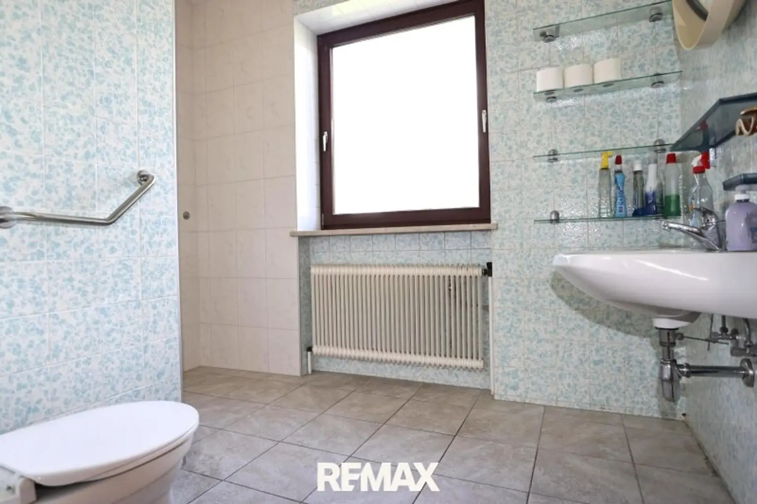 Bad mit Dusche EG