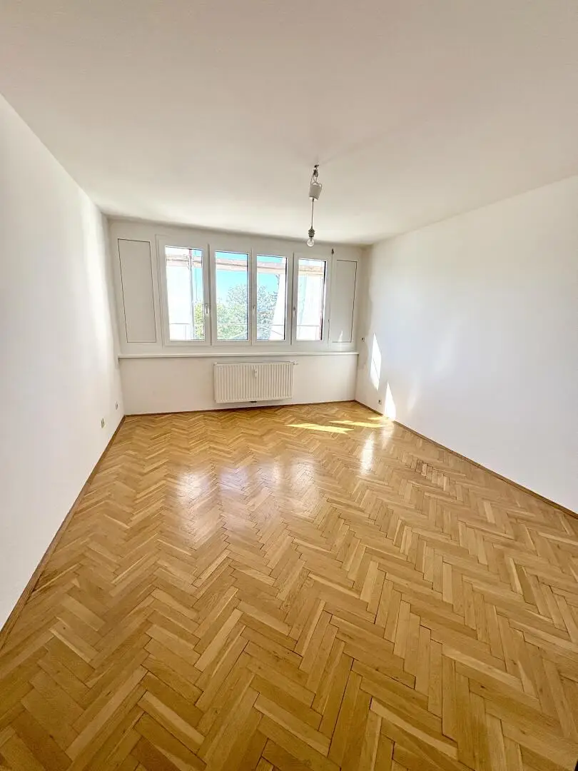 WG-geeignet, Top Lage: 3-Zimmer-Maisonette mit SW-Balkon - im 2.OG mit Lift