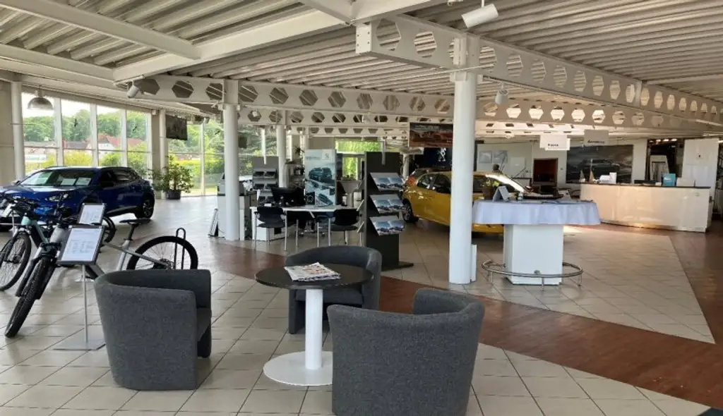 Vielseitig nutzbares Autohaus im Weinviertel mit perfekter Verkehrsanbindung zu mieten!