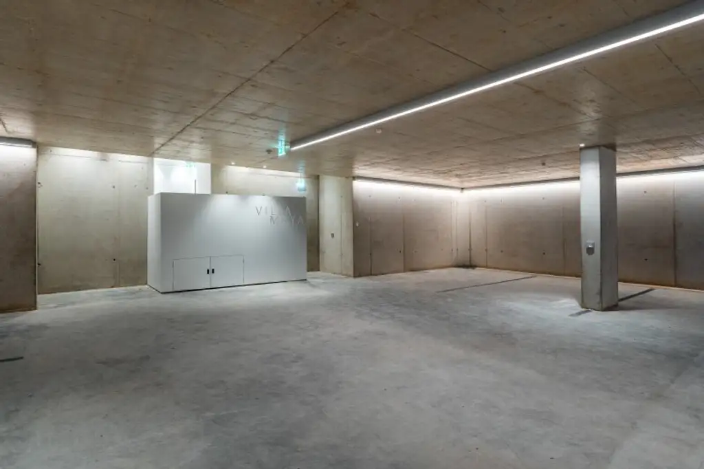 ELEGANZ TRIFFT MODERNE: Luxuriöse 3-Zimmer-Wohnung mit sonnigem Balkon inkl. Bergblick im Villenviertel zu mieten!