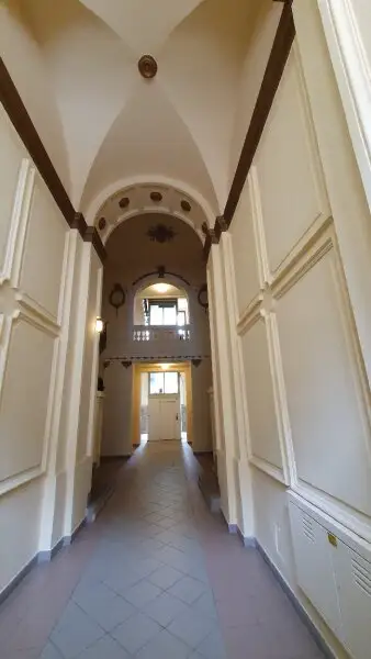 Toplage! Unbefristete Hauptmiete, 83 m2, 2 große Zimmer, extra Küche, schönes Stilhaus! Sofortbezug!