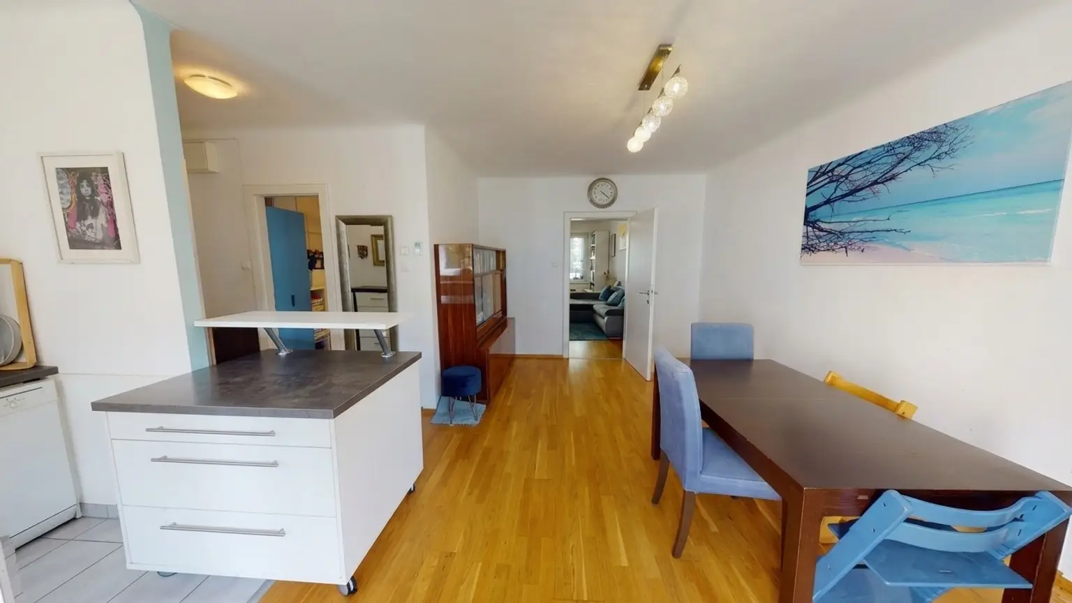 Helle Familienwohnung mit 2 Loggien und Gemeinschaftsgarten