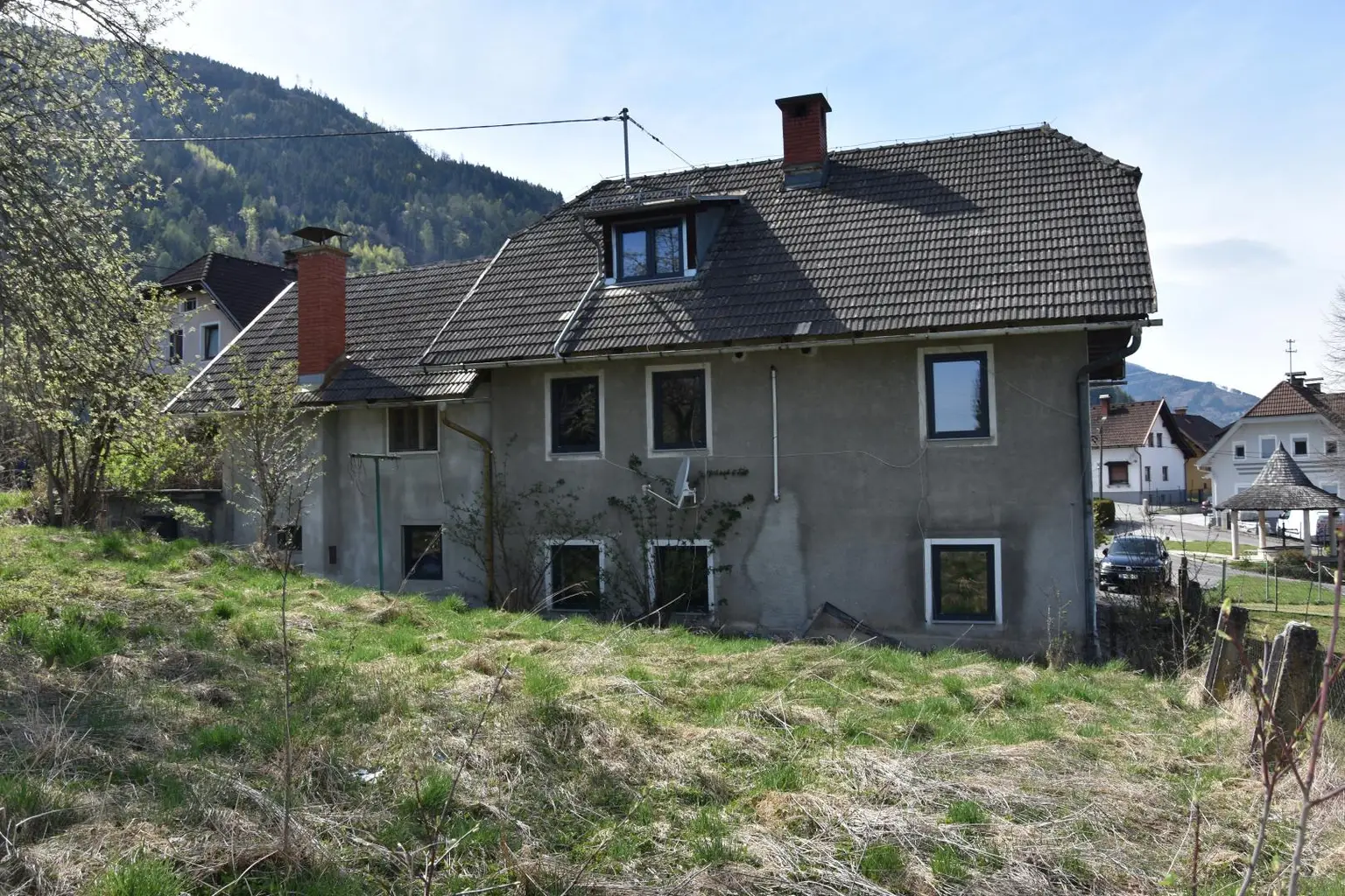 Ostansicht mit Wiese