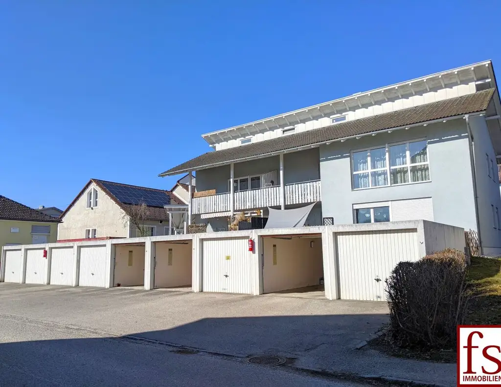 ERTRAGSOBJEKT 4 Wohnungen + Geschäftsfläche + 11 Garagen