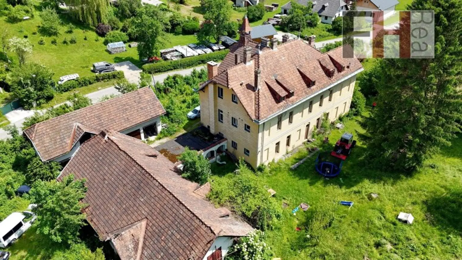 Herrschaftliches, historisches Anwesen, 94.000m² Grund, WNFL 720m², absolute Ruhelage in Pressbaum!