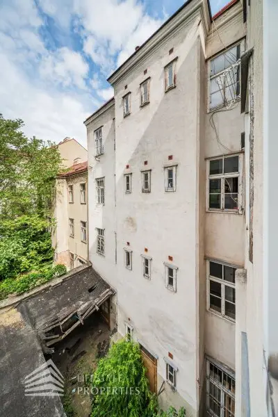 Sanierungsbedürftiges bestandsfreies Zinshaus mit Dachgeschoss, Nähe Thaliastraße