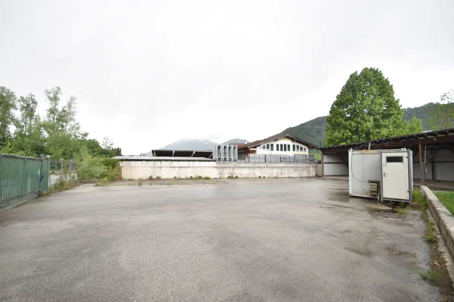 "ELSBETHEN - Lagerplatz mit großem Carport und Bürocontainer"