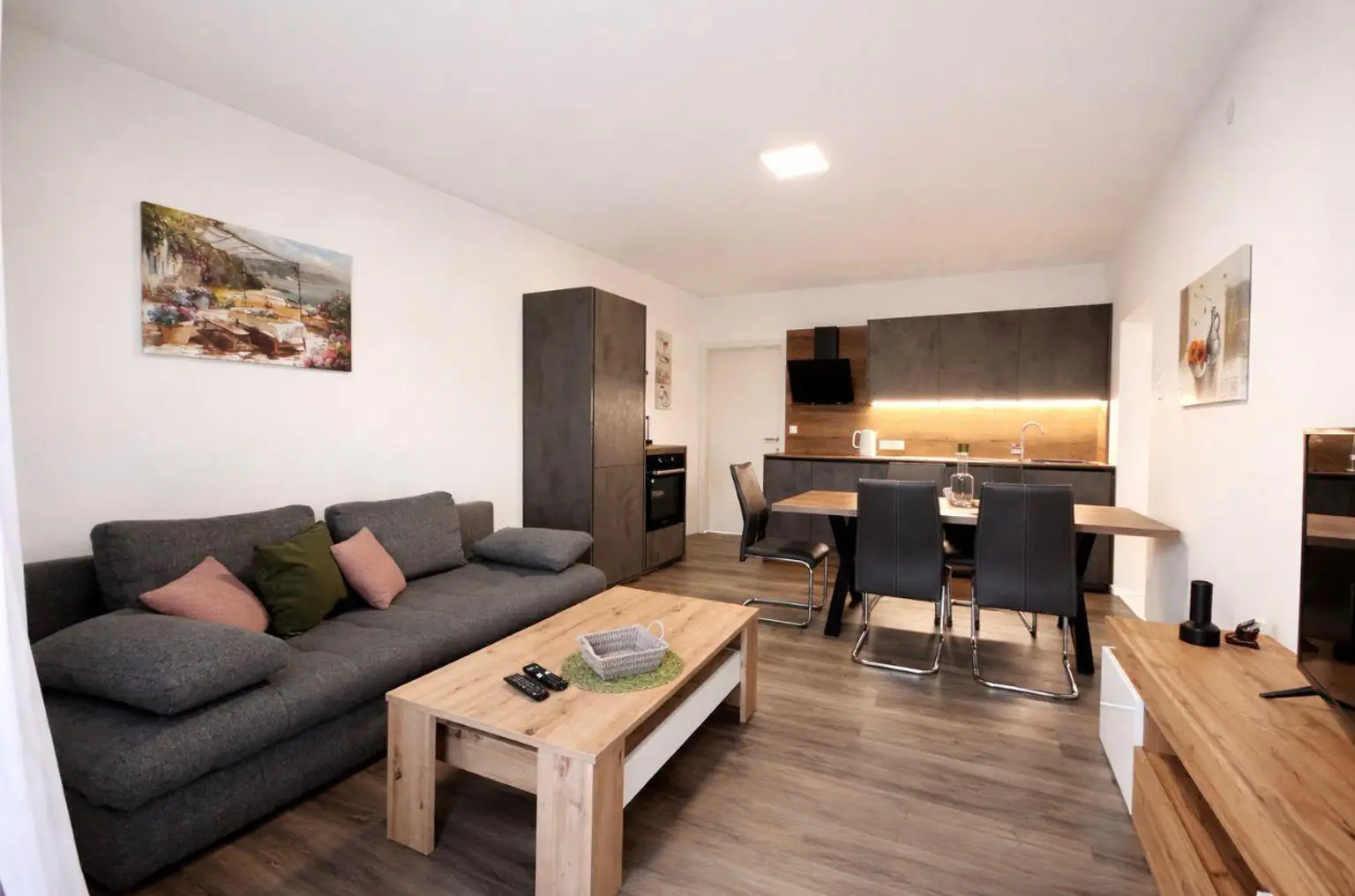 Wohn - und Essbereich