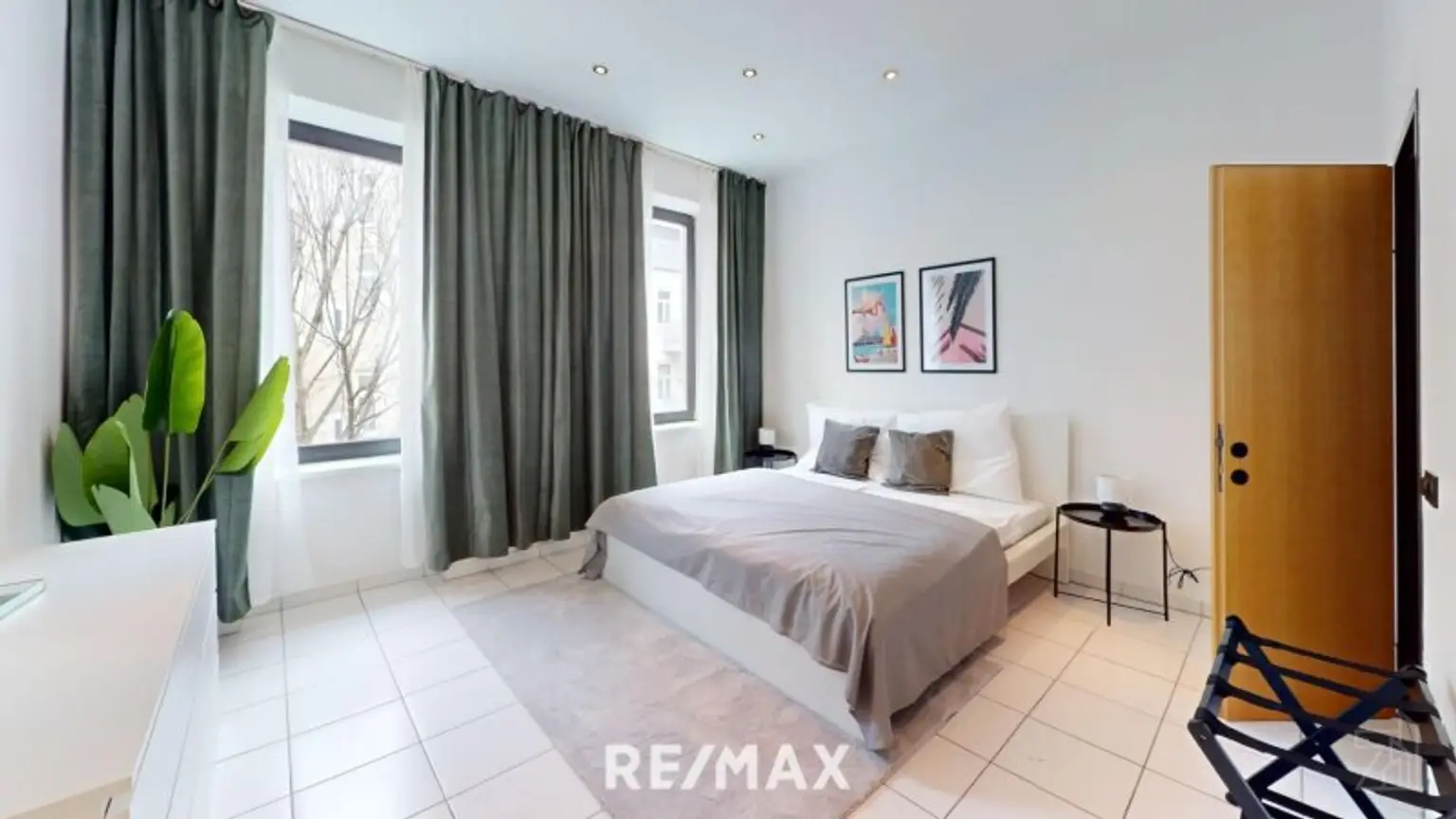 4-Zimmer-Altbau-Wohnung