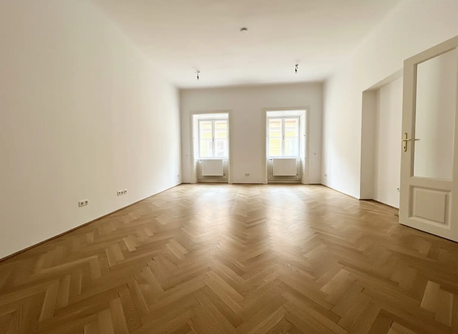 UNBEFRISTET: Ruhige, charmante Altbauwohnung im Herzen Wiens / Charming apartment in an old-style building in the heart of Vienna