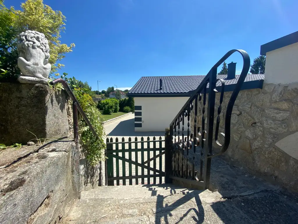 Hübsches Landhaus mit wunderbarem Garten zu vermieten!