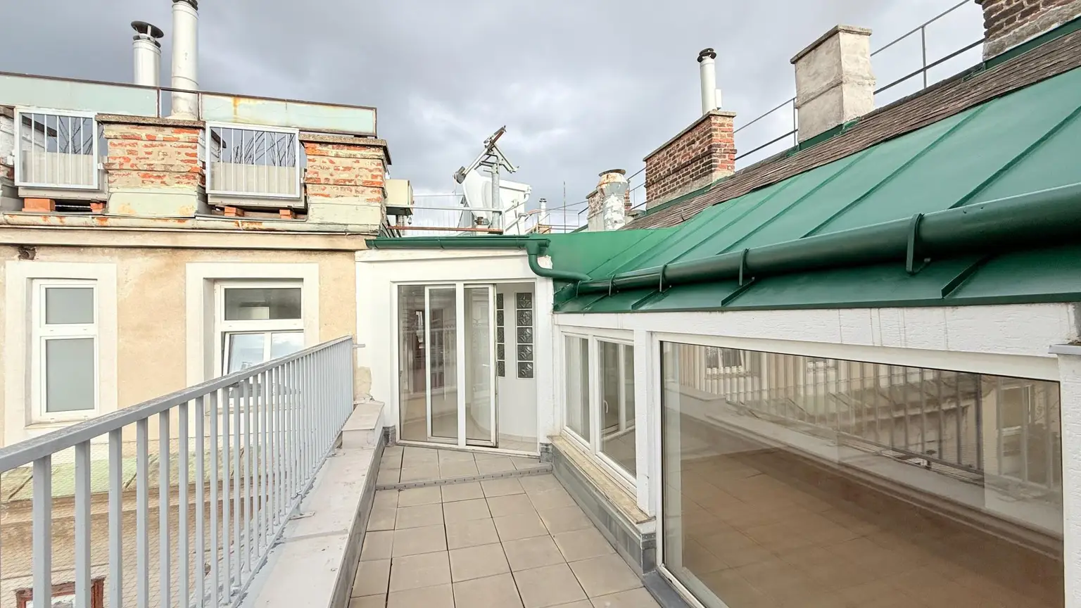 Über den Wolken nahe dem Servitenviertel/Clusiusgasse DG mit Terrasse ca. 11m²!