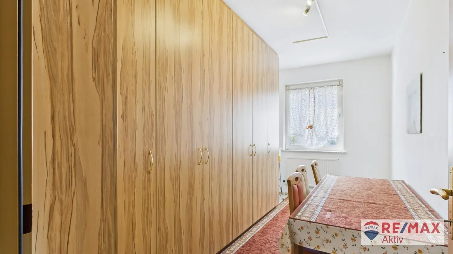 GROSSE GEPFLEGTE WOHNUNG MIT LIFT