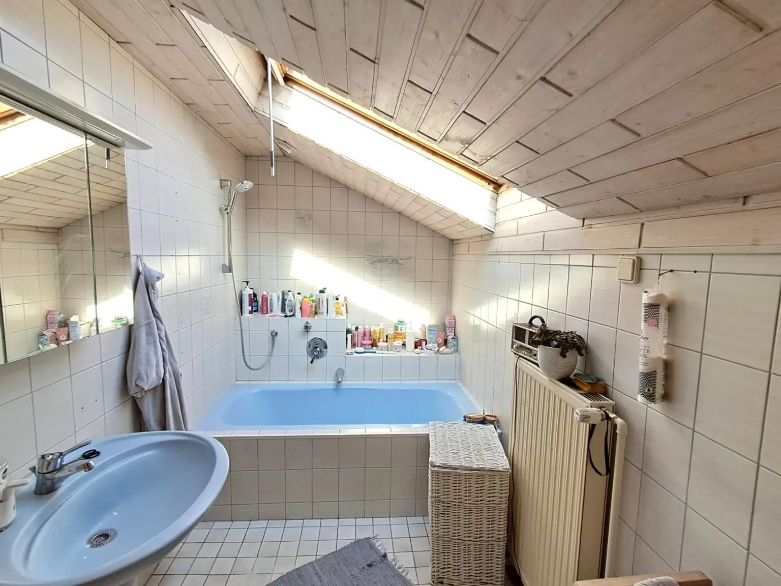 6 Zimmer ein großzügiges Grundstück und viel Platz warten auf eine nette Familie