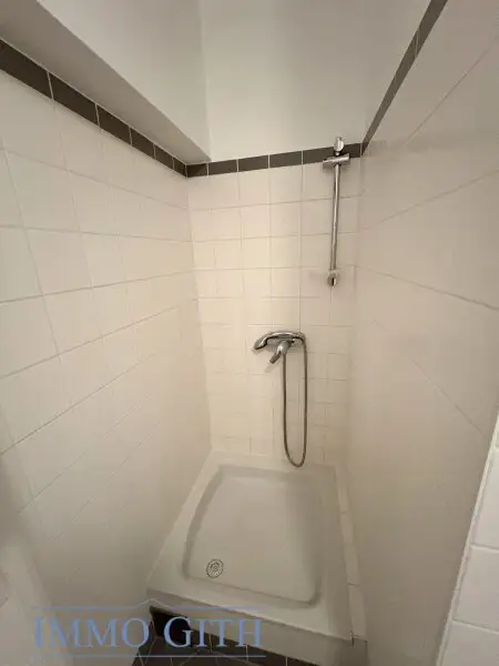 UNBEFRISTETE, GEPFLEGTE 1,5 ZIMMER-WOHNUNG MIT GEMEINSCHAFTSTERRASSE ZU MIETEN!