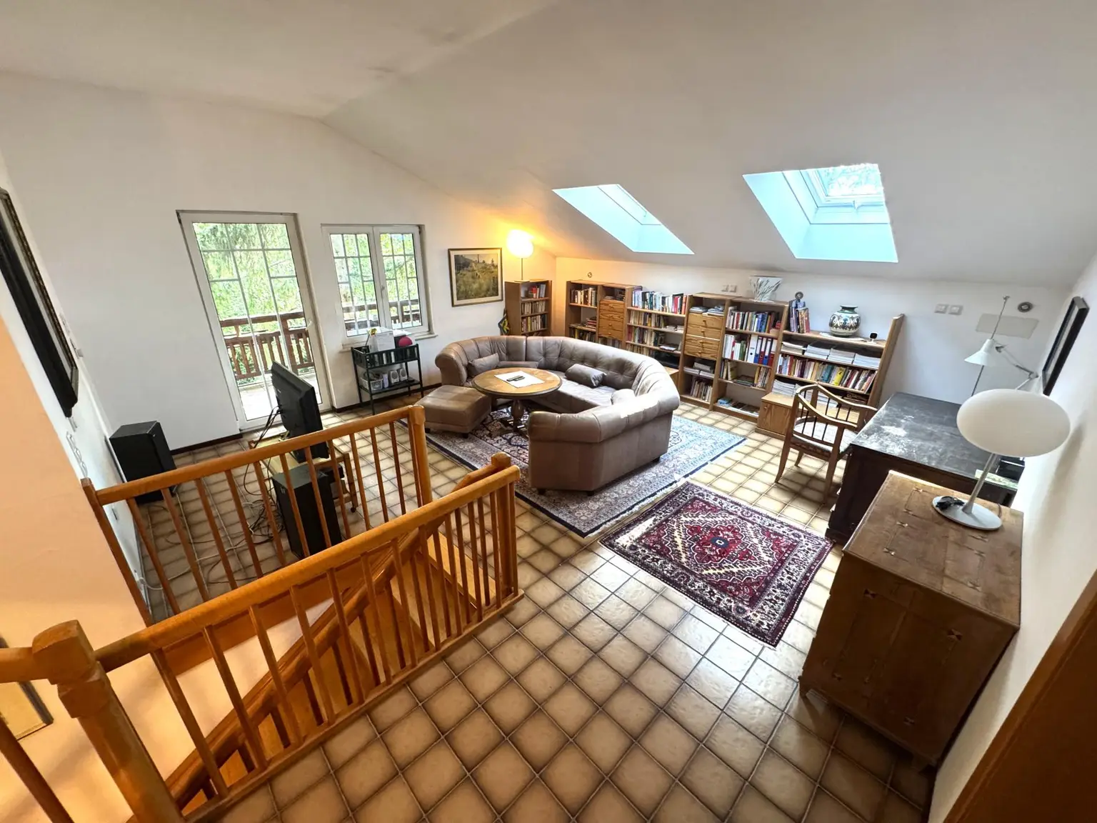 Großzügiges Einfamilienhaus mit Pool, Wintergarten und Doppelgarage mitten im Grünen!