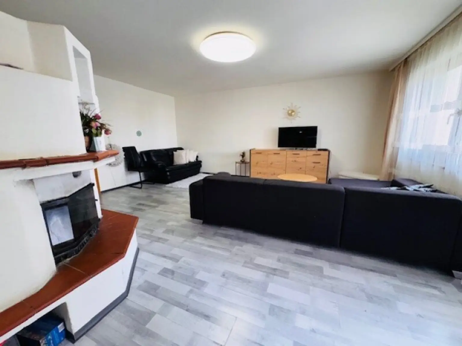 Wohnzimmer, Kachelofen