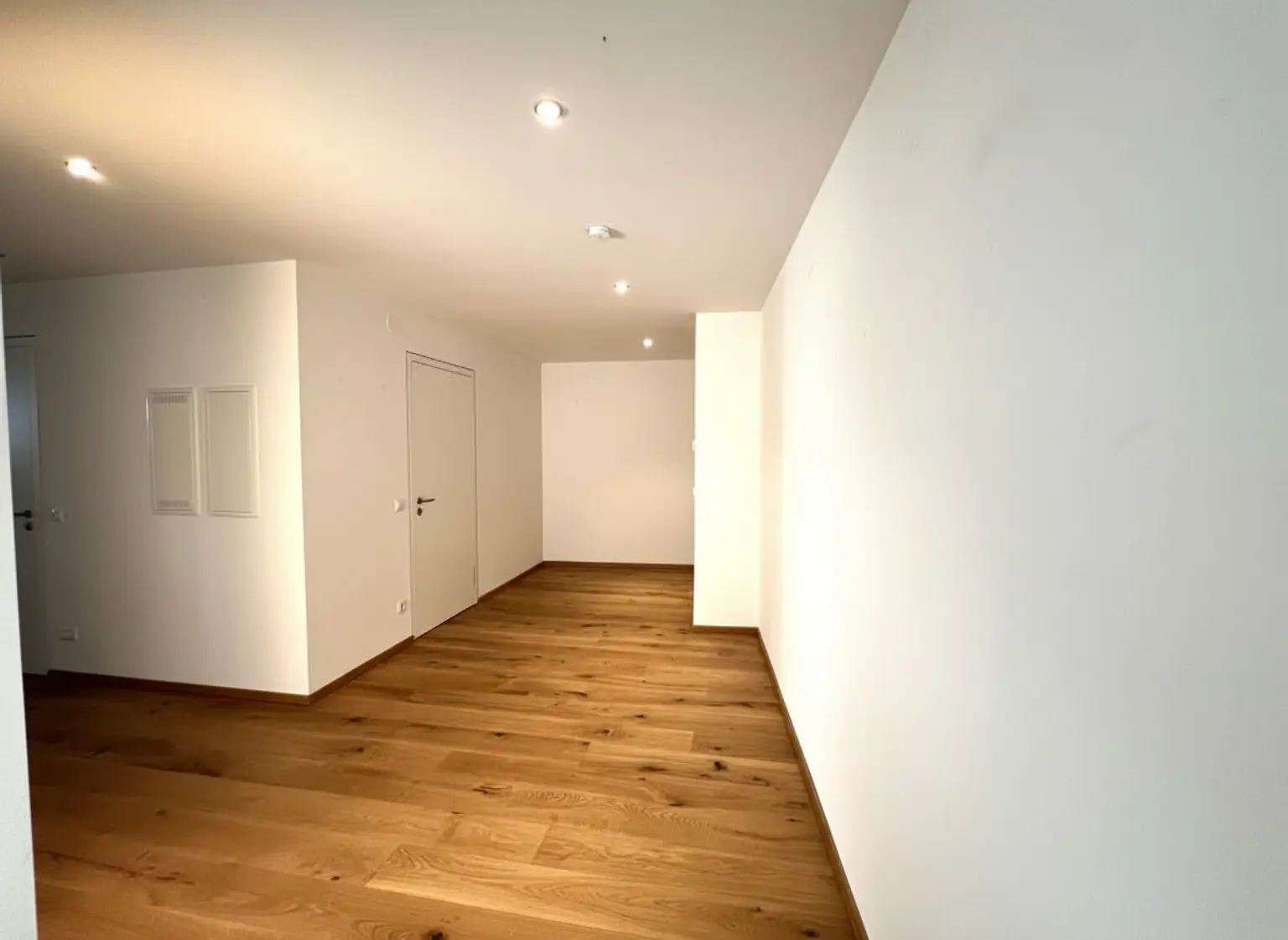 UNBEFRISTET: Klimatisierte Dachgeschosswohnung mit 2 Loggien in Top Lage