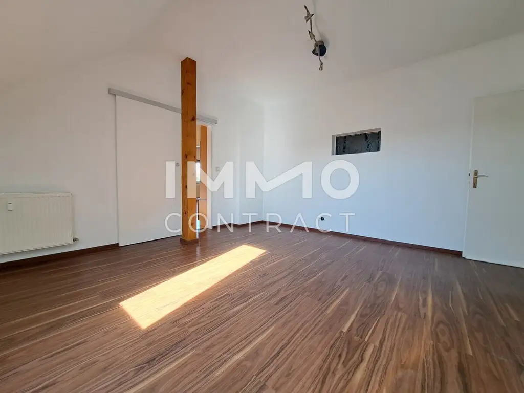 Aus 1 mach 2! Teilbare, große dachgeschoß- Wohnung mit Garten