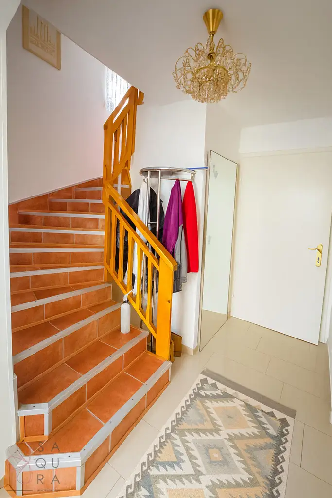 Charmantes Einfamilienhaus mit Einliegerwohnung, Garten und Garage – vielseitig nutzbar