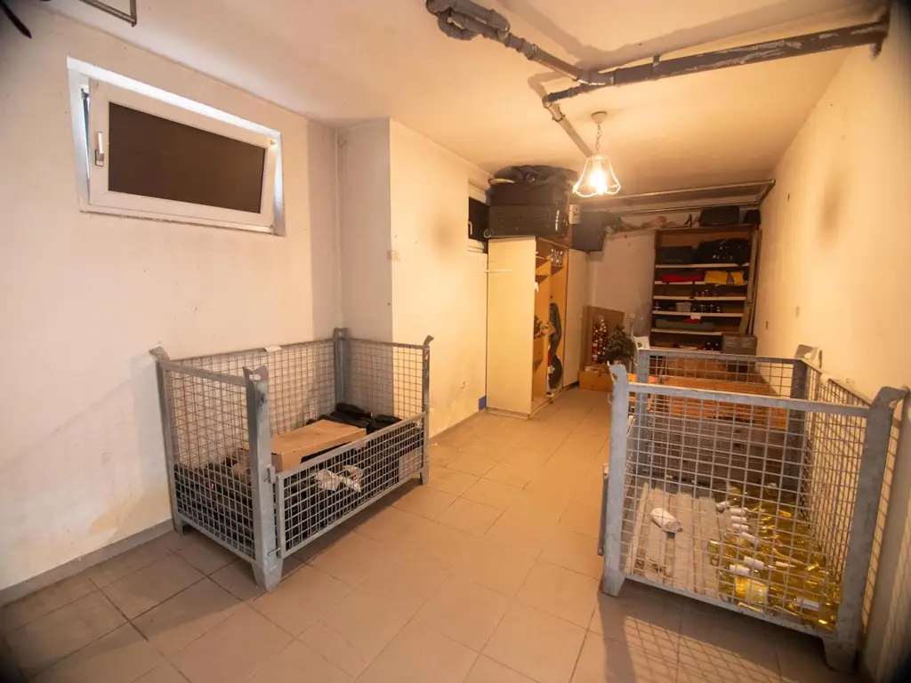 Großes Wohnhaus mit Heurigenlokal / 5 Gästezimmern und einem Miethaus