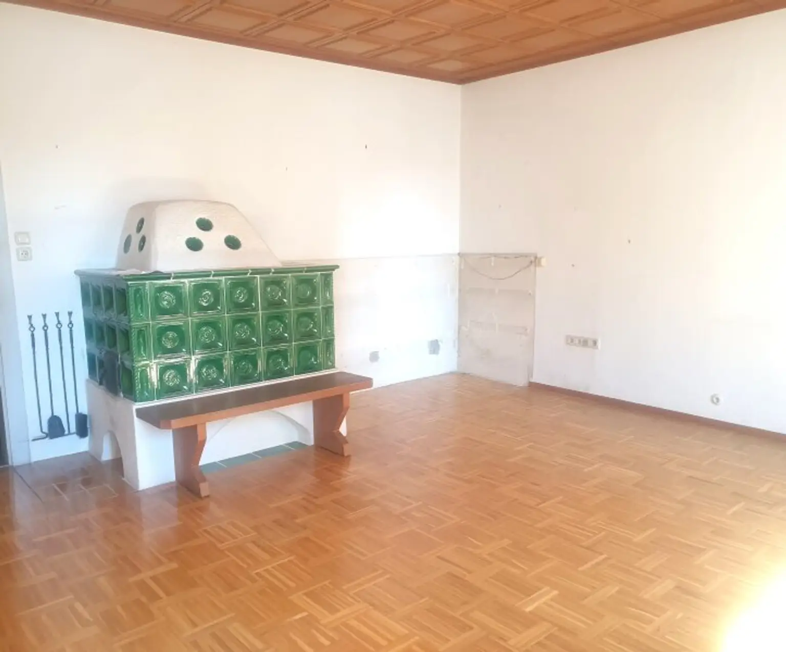 Wohnraum mit Kachelofen