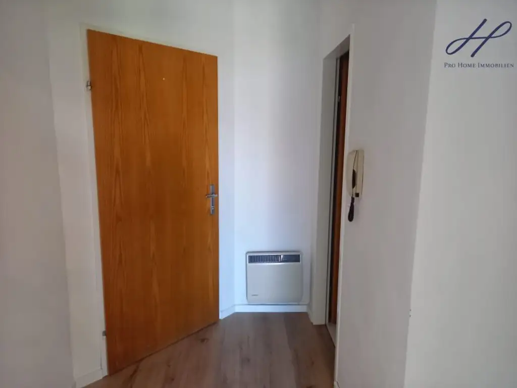 sonnige kleine Wohnung mit Garten