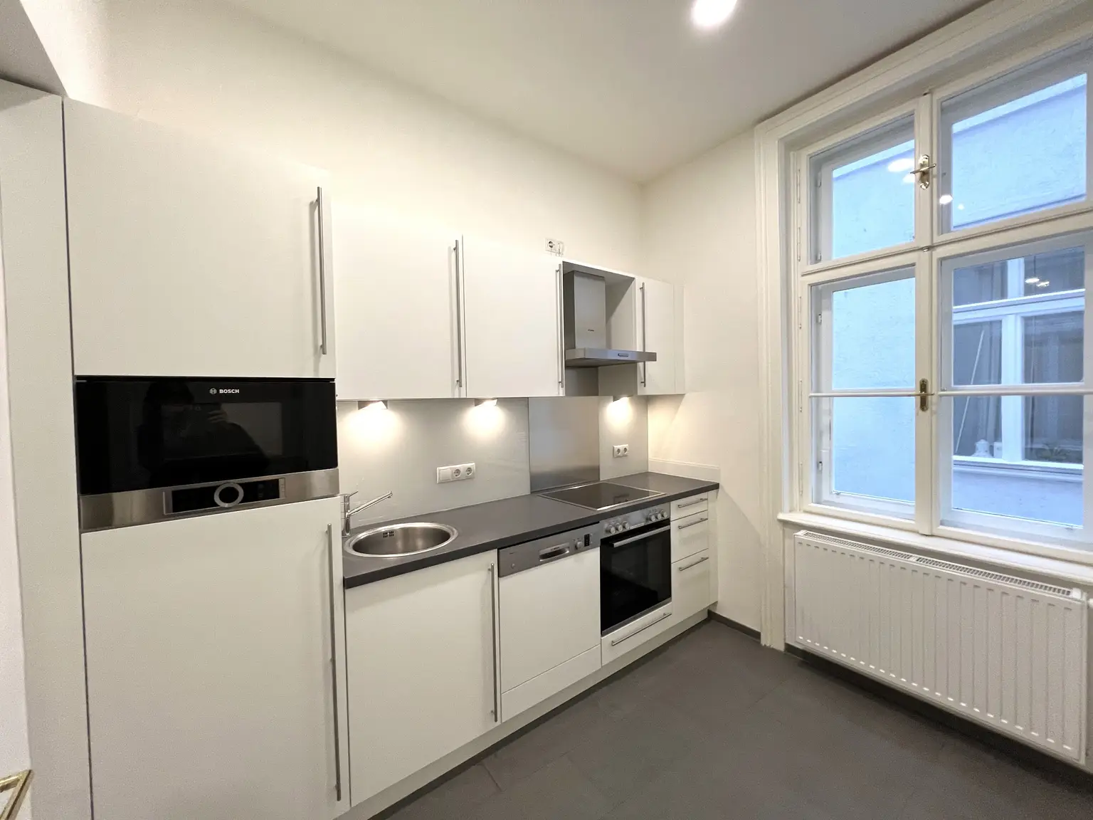 UNBEFRISTET: Top-Lage beim Stephansplatz: Klimatisierte, charmante Altbauwohnung im stilvollen Haus