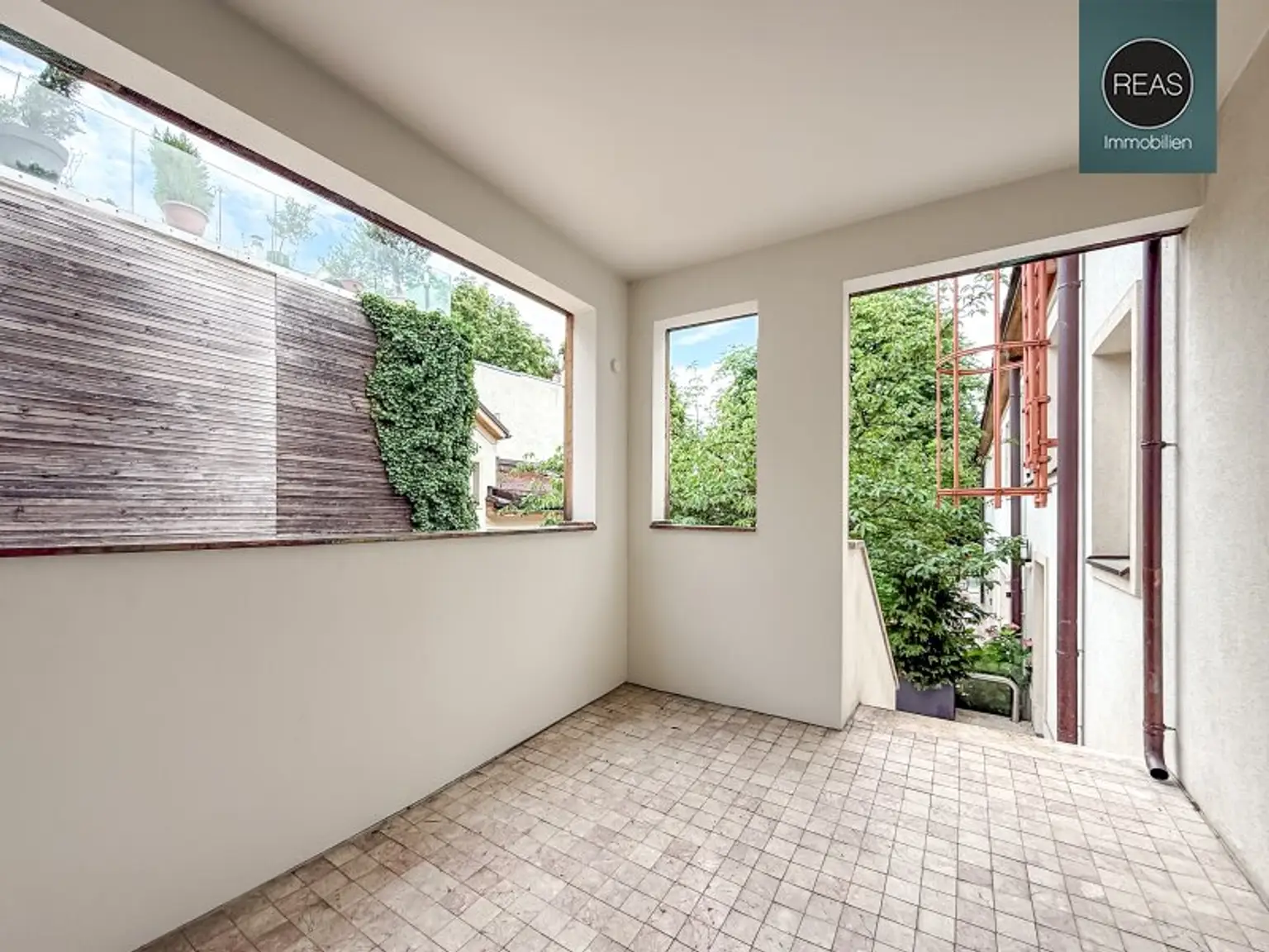 Provisionsfrei: Exklusives Maisonette - Apartment mit Loggia und Terrasse beim Beethoven Museum und Pfarrplatz! Garagen verfügbar!