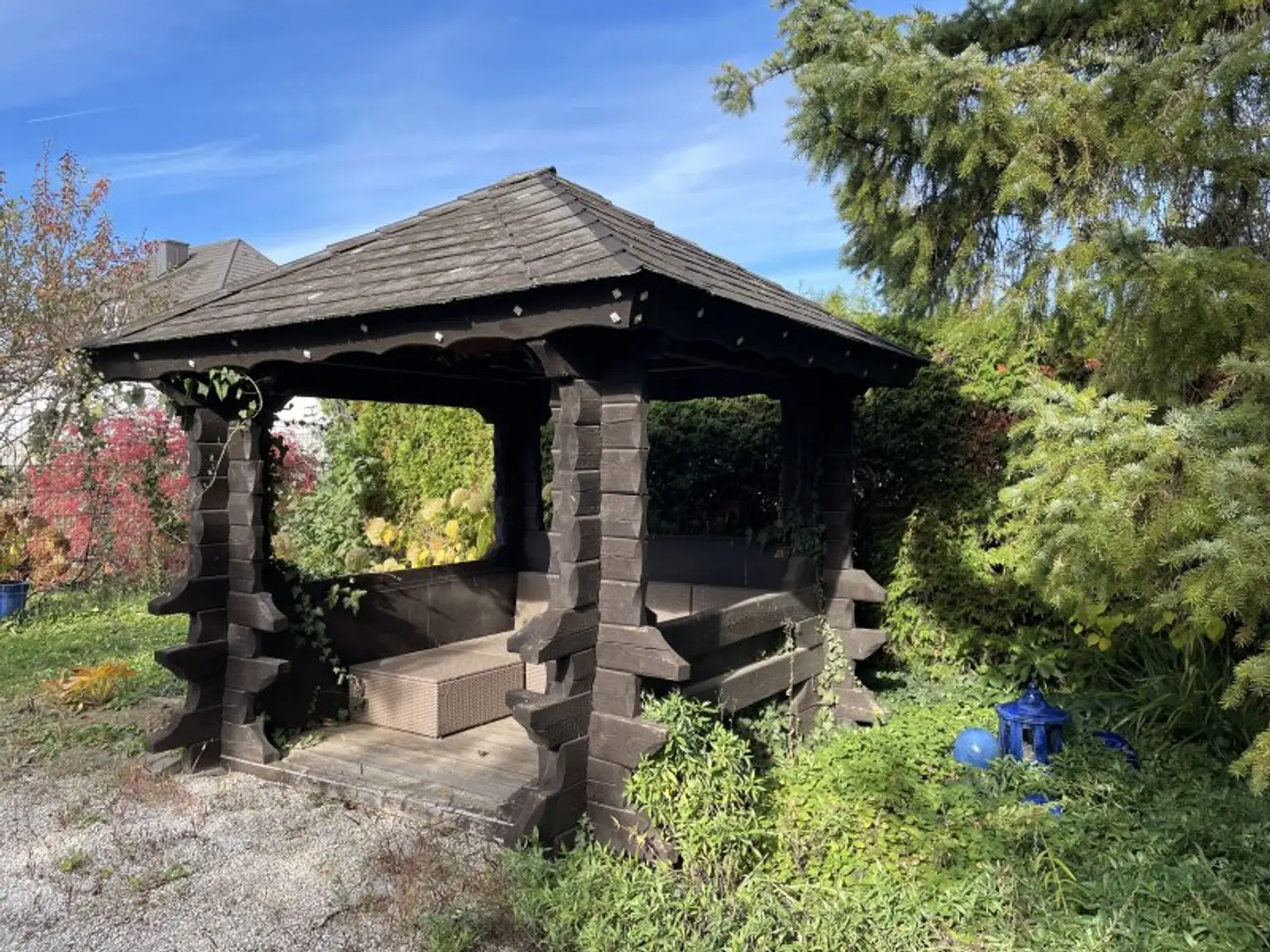 GROSSZÜGIGES ANWESEN MIT WOHNHAUS -- WUNDERSCHÖNER INNENHOF UND GROSSER GARTEN -- 1.315 m²!