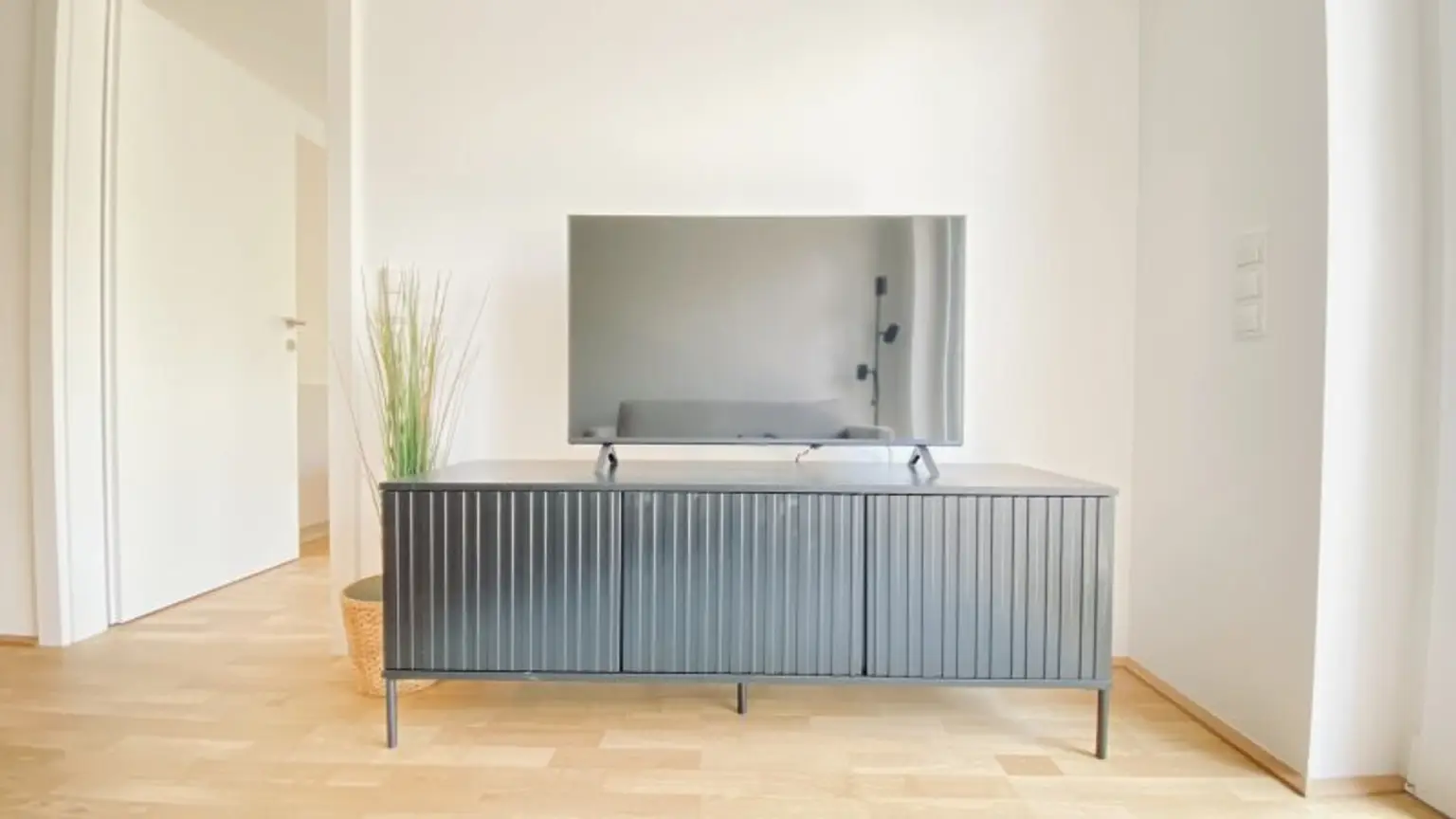 Voll Möblierte Wohnung für Kurzzeitvermietung - Moderne Zwei Zimmer Wohnung mit Balkon in Krems