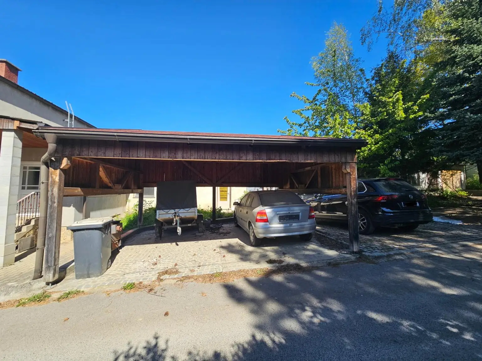 Doppelcarport und Abstellplatz (1)