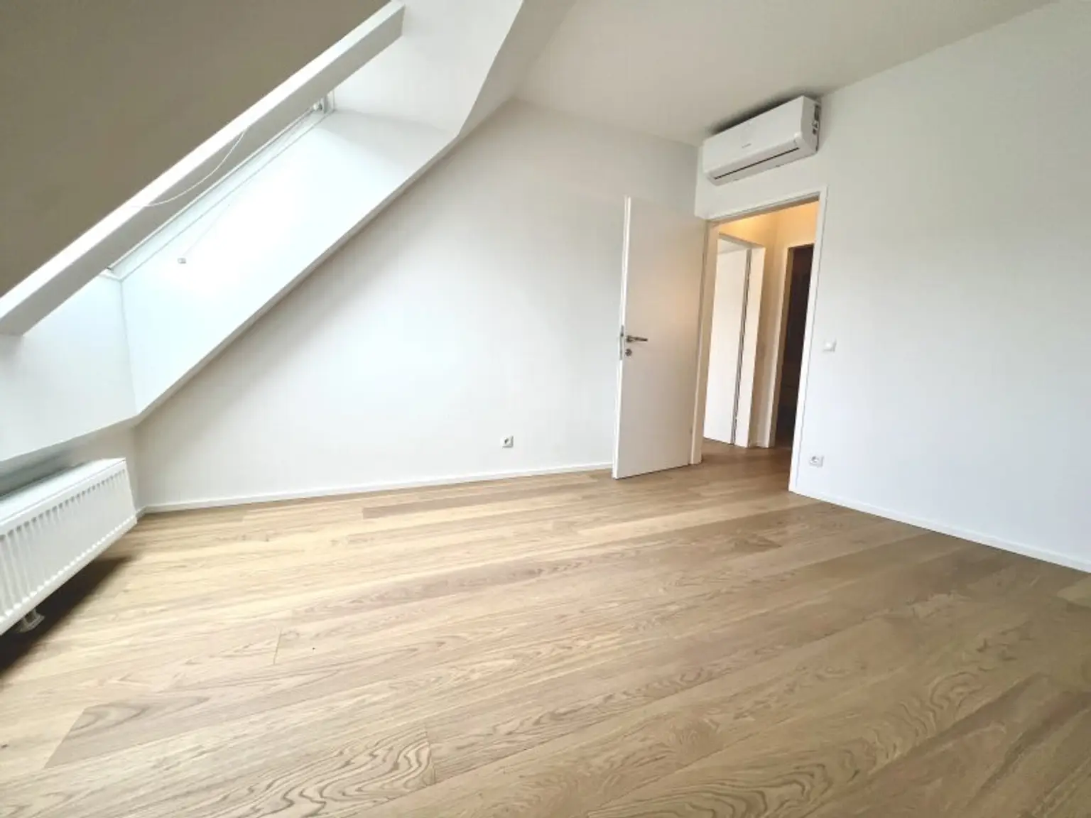 Schöne Dachgeschoss-Maisonette mit 83m², 3 Zimmern & Terrasse in 1180 zu kaufen!!