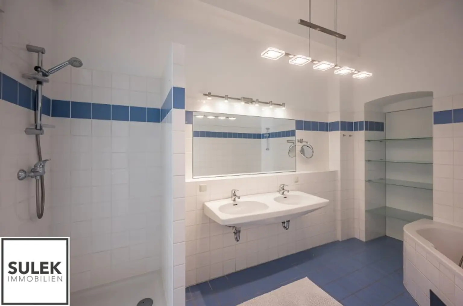 Rarität in der Wehrgasse: großzügige, sanierte Altbauwohnung mit Terrasse ab 01/26 unbefristet mieten!