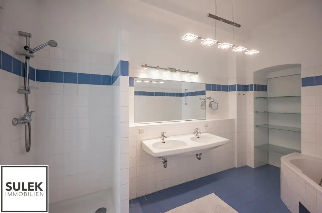 Rarität in der Wehrgasse: großzügige, sanierte Altbauwohnung mit Terrasse ab 01/26 unbefristet mieten!