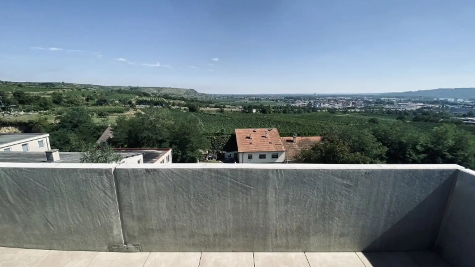 Neubau Erstbezug Moderne Zwei Zimmer Wohnung mit fabelhafter Aussicht