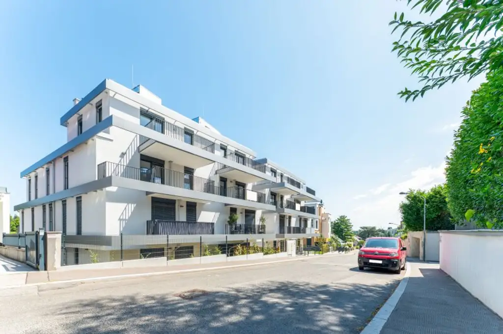 Erstbezug! Großzügige 3-Zimmer-Wohnung mit 2 Terrassen inkl. Stellplatz zu vermieten!