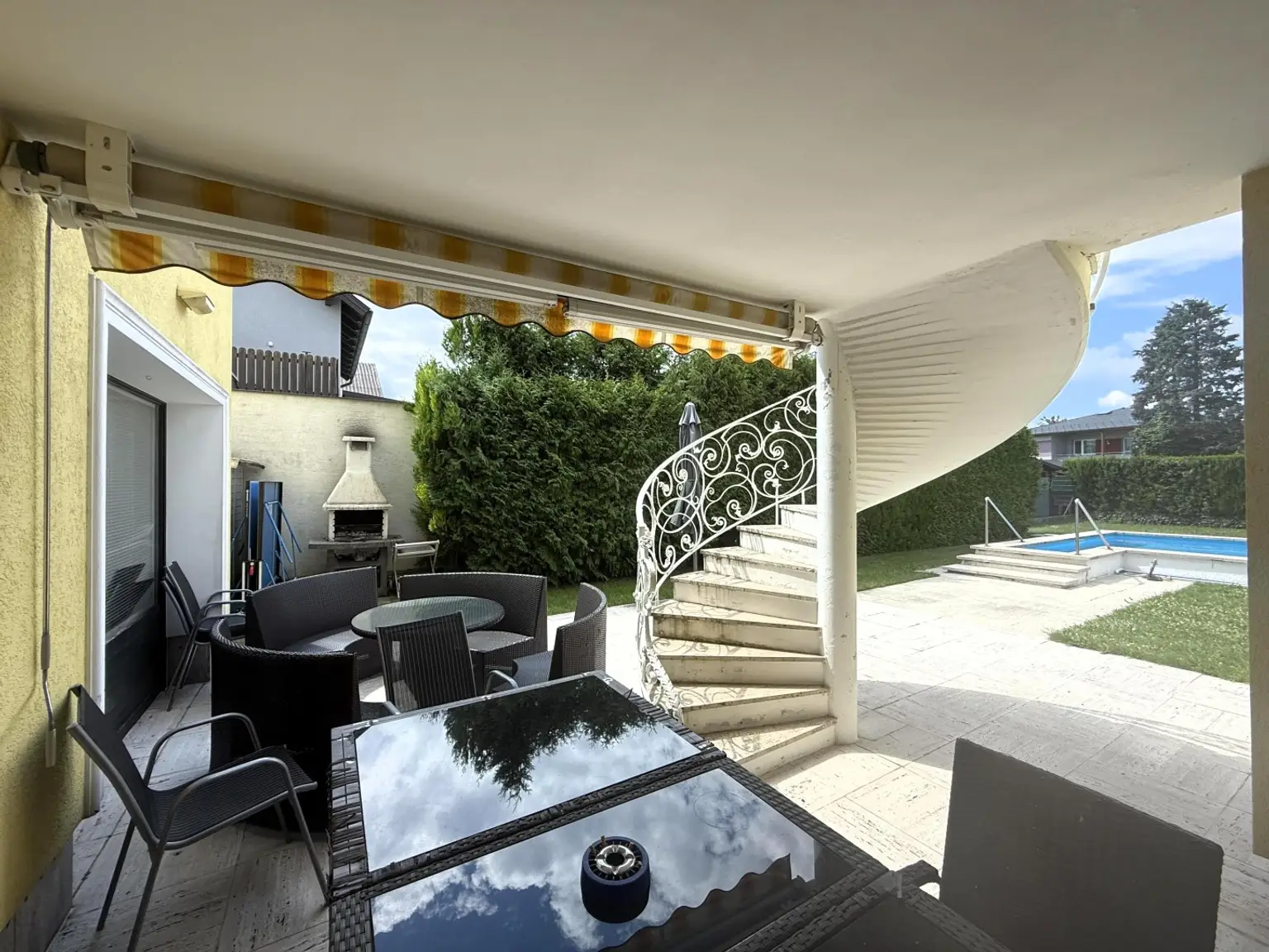 Haus/Villa mit lebenslangem Wohnrecht zu verkaufen // House/villa with lifetime right of residence for sale //