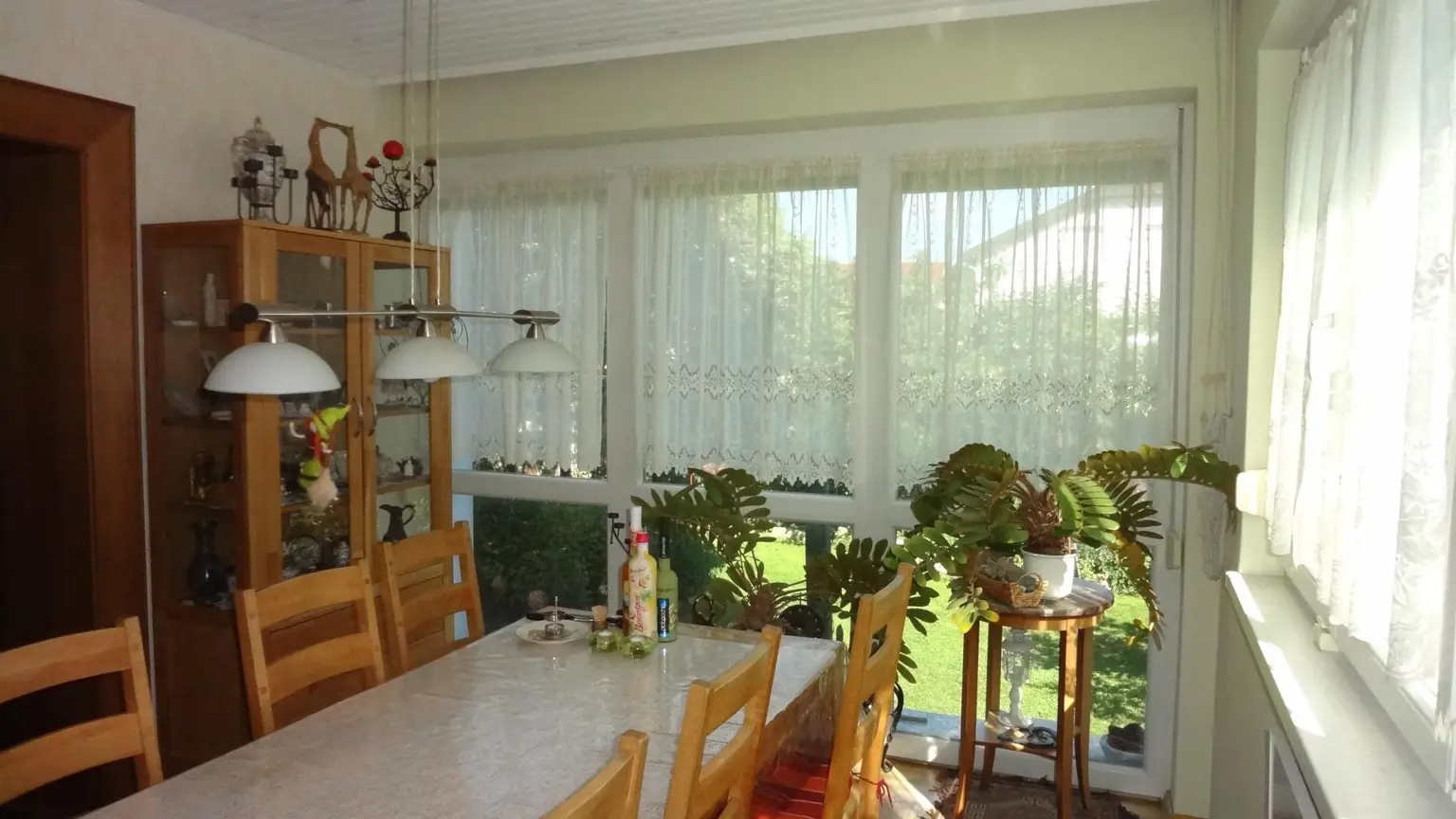 Einfamilienhaus mit vielen Zimmern in ruhiger Lage !