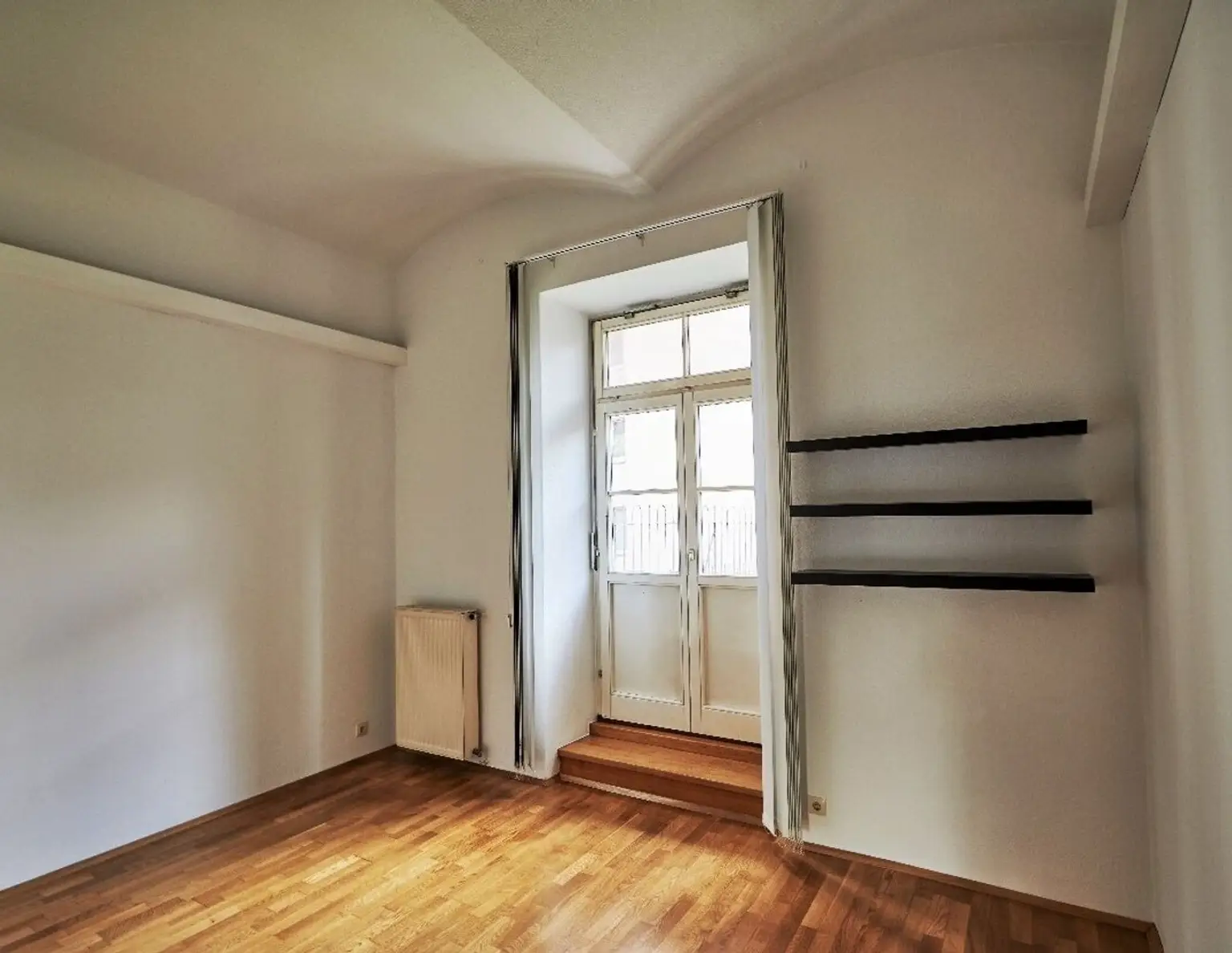 Altbau Rarität: 3-Zimmer-Wohnung, Küche extra in der Merangasse in Graz mit Terrasse hofseitig: 108 m²- Ihr neues Zuhause wartet!