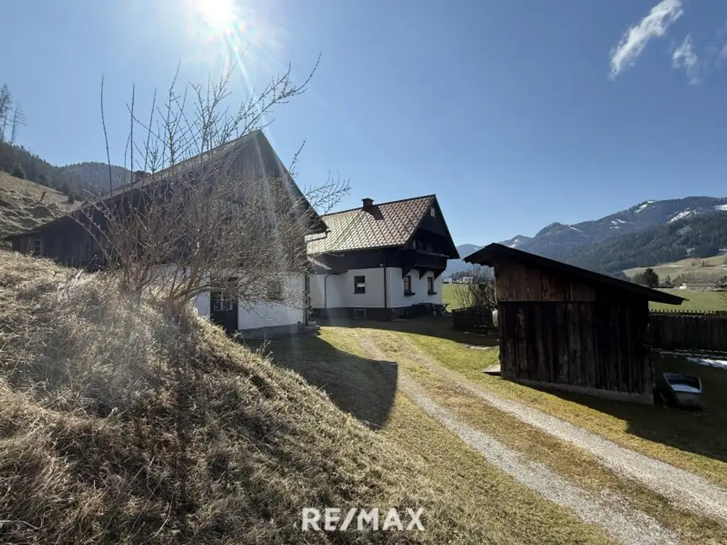 *** Charmantes teilsaniertes Landanwesen mit 10.978 m² Grund – Ruhe, Natur und vielseitige Nutzungsmöglichkeiten nur wenige Minuten zum grünen See ***