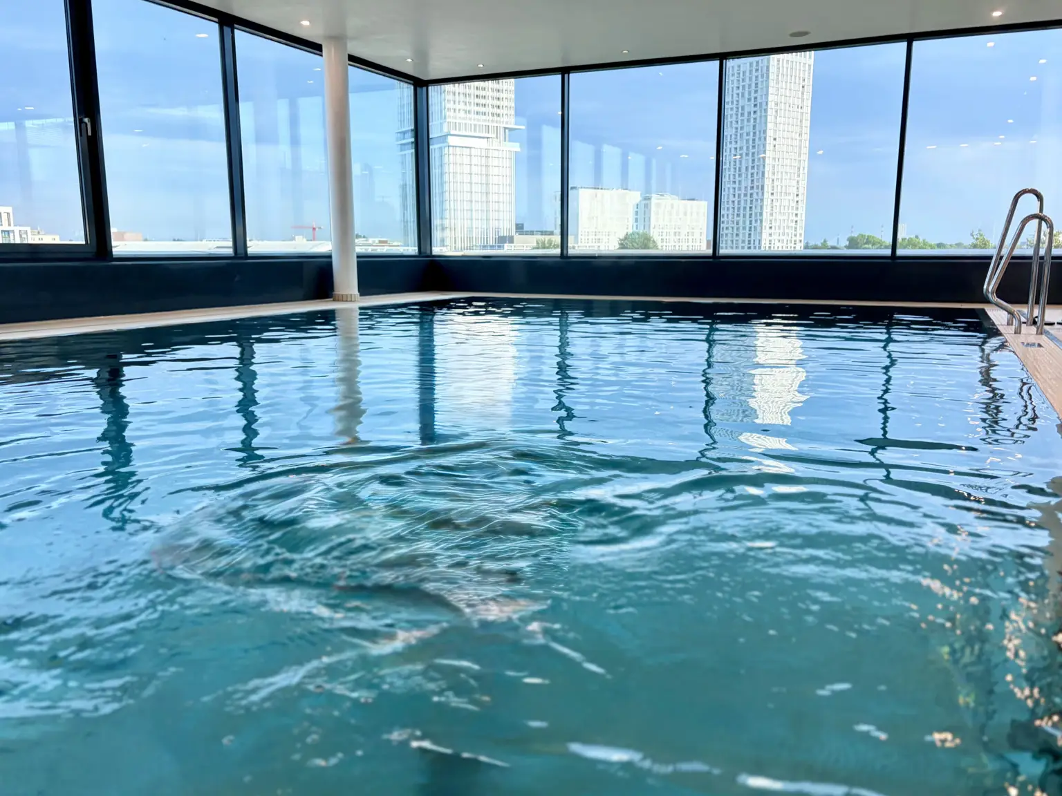 Indoor-Pool DG Ansicht II