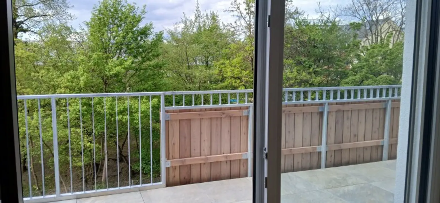 NEUBAU - ERSTBEZUG - Top 17 - Wunderschöne 2 Zimmerwohnung mit großem Balkon und eigenem Tiefgaragenplatz