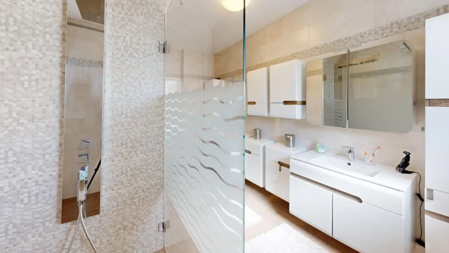 1.OG - Badezimmer 1